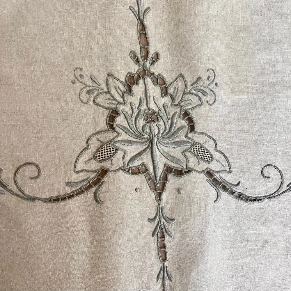 Vtg Madeira Embroidered Cutwork Lace Floral Linen Tablecloth‎ 113”x62” & Napkins